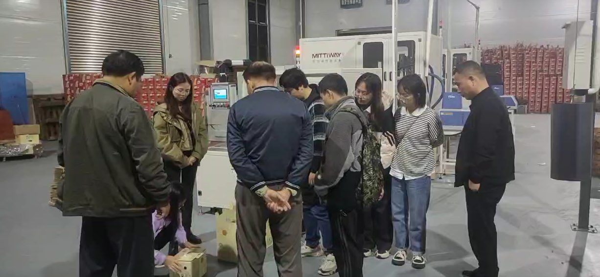 行业动态全自动折盒机_高速套袋机械-后道包装装备生产厂家-老子有钱lzyq88智能装备（深圳）有限公司